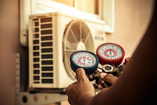 Professional Emergency Hvac technician working in Hampton, VA